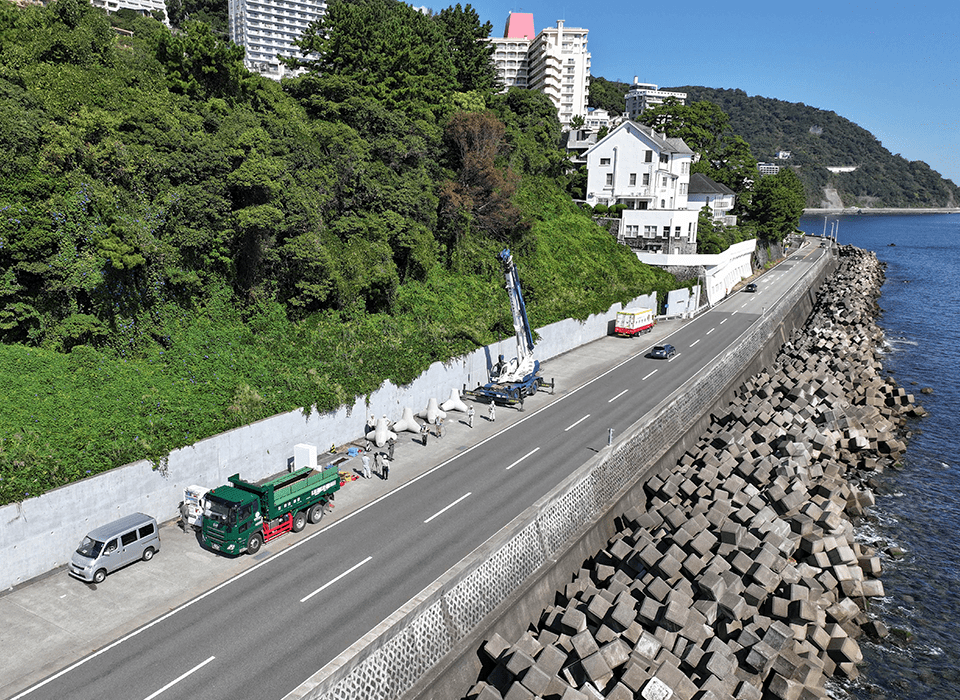 熱海ビーチライン沿岸に設置したCUCOテトラ